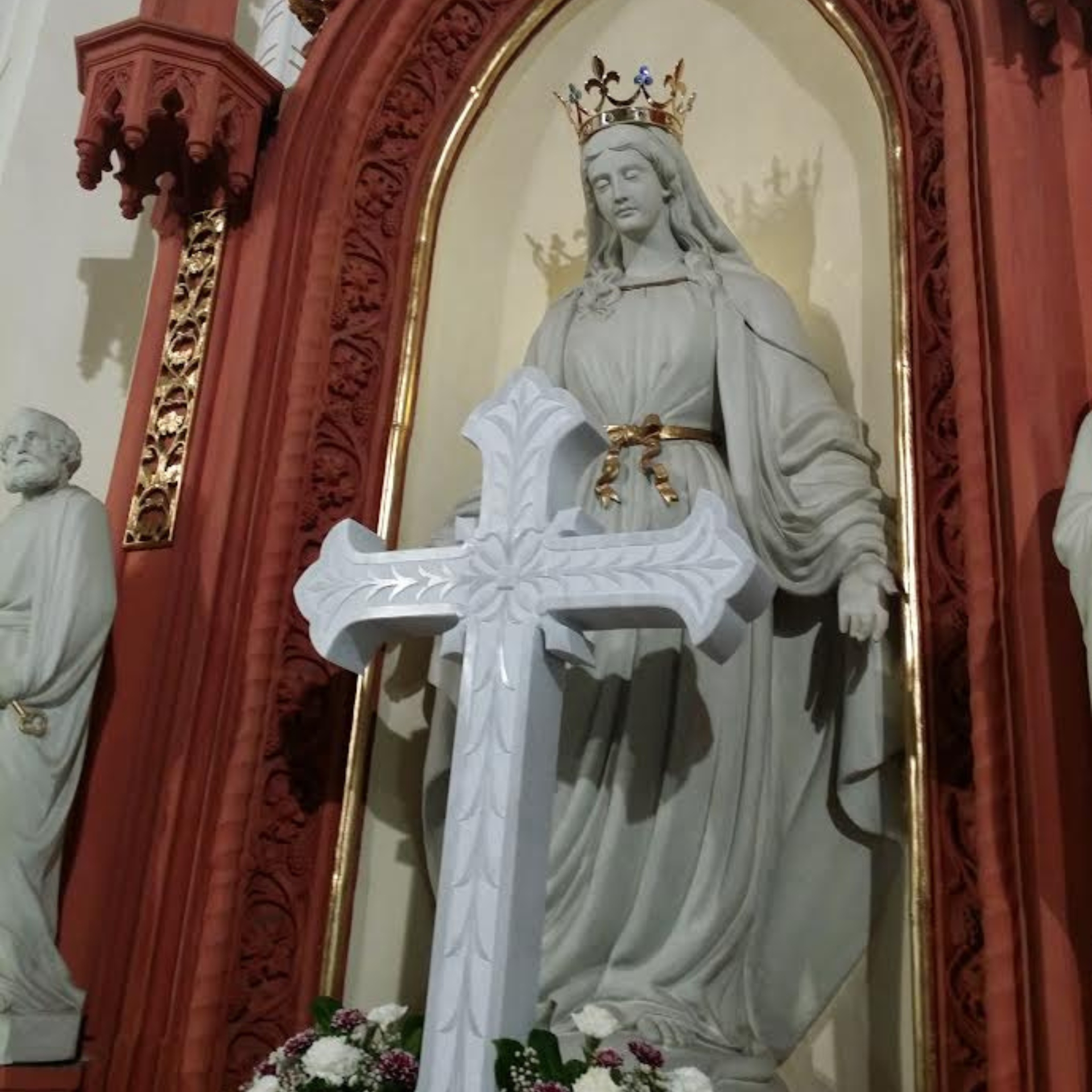 A veszprémi Regina Mundi templom Szűzanya szobrára készült korona